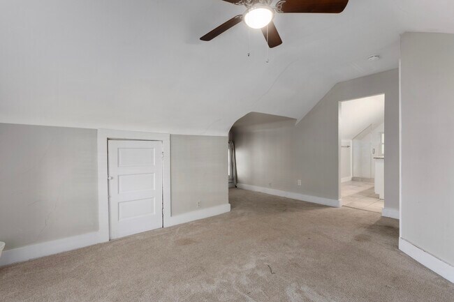 Building Photo - 915 E 29th St