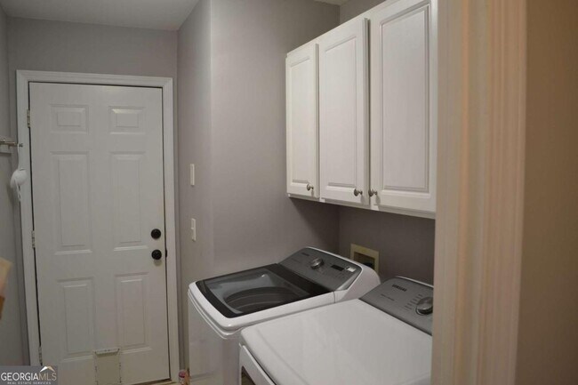 Building Photo - 1620 Grand Jct