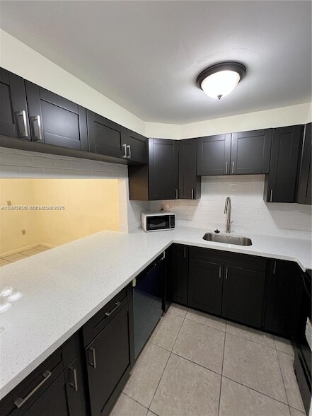 Building Photo - 17170 SW 94th Ave