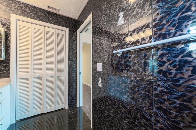 Building Photo - 5521 W Shr Dr