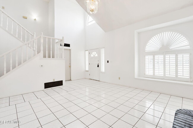 Building Photo - 4620 Loma De Cobre Dr