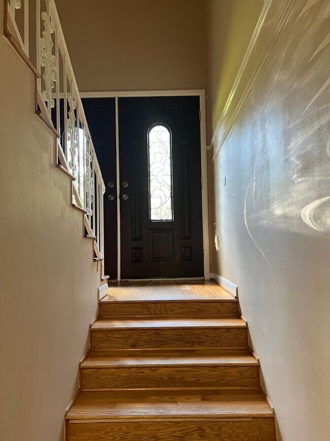 Building Photo - 110 Laurel Cir