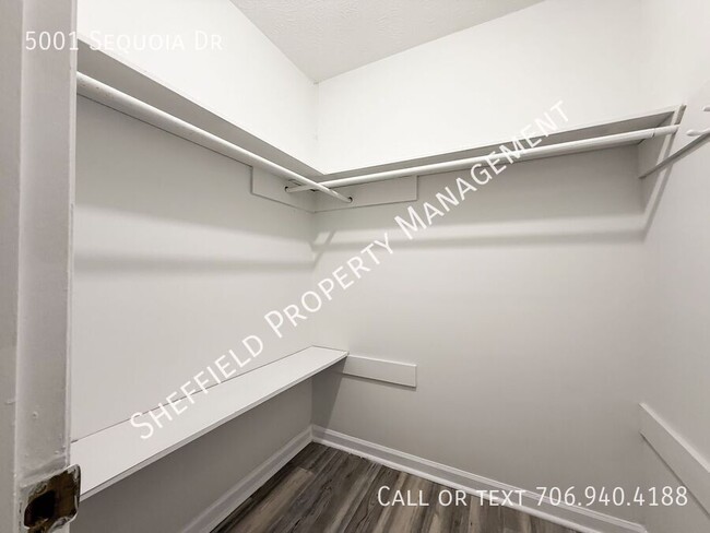 Building Photo - 5001 Sequoia Dr