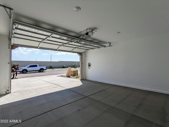 Building Photo - 16846 W Las Palmaritas Dr