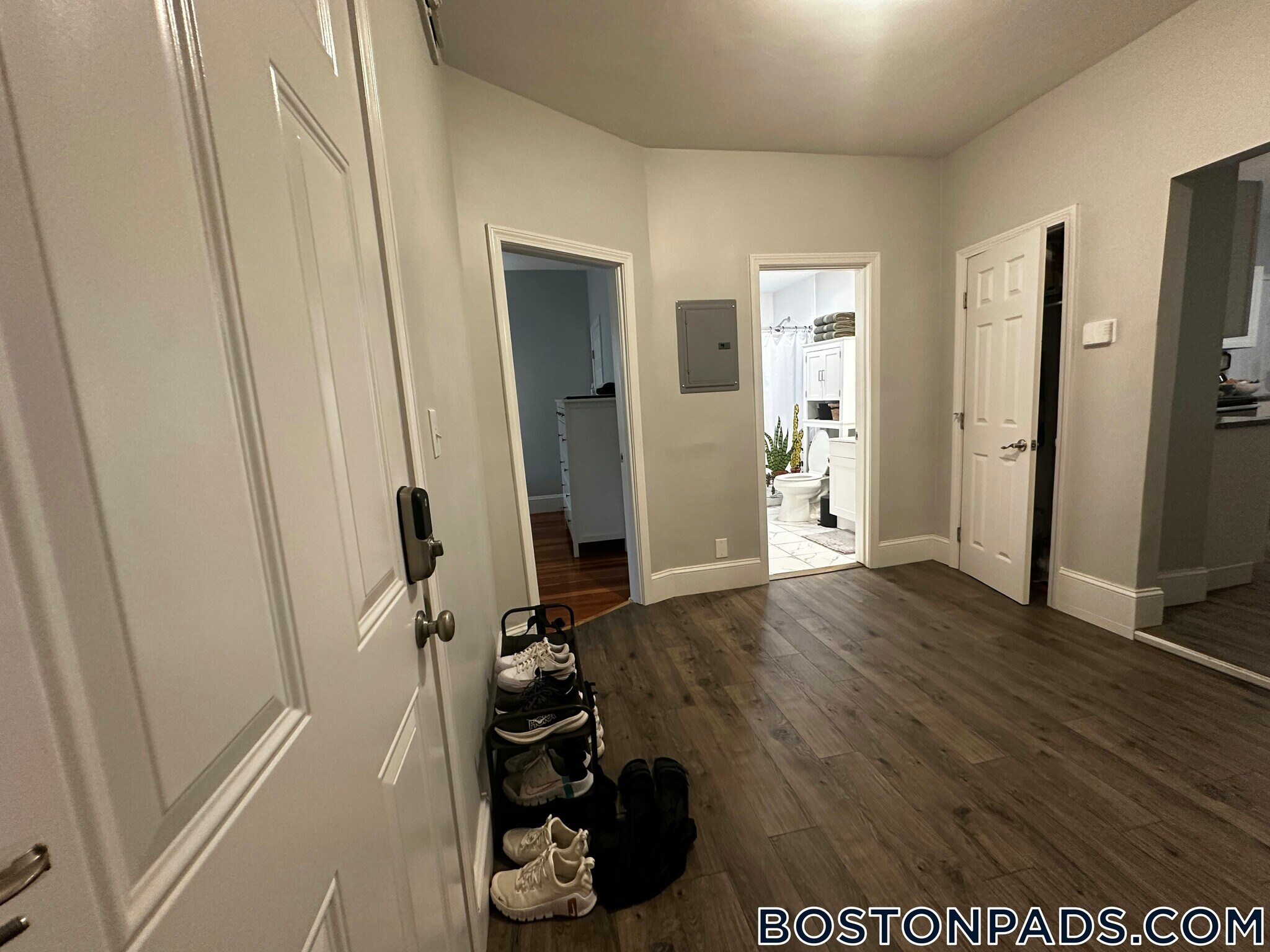 Building Photo - 108 Callender St