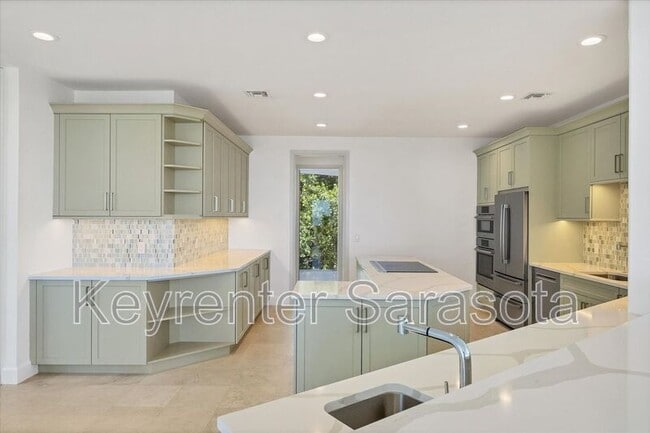 Building Photo - 5801 Gulf of Mexico Dr