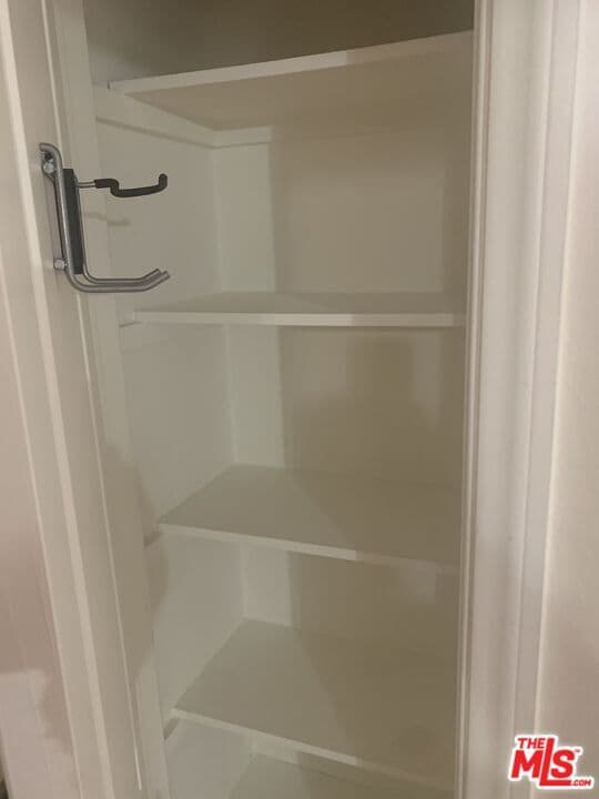 Building Photo - 355 N Maple St