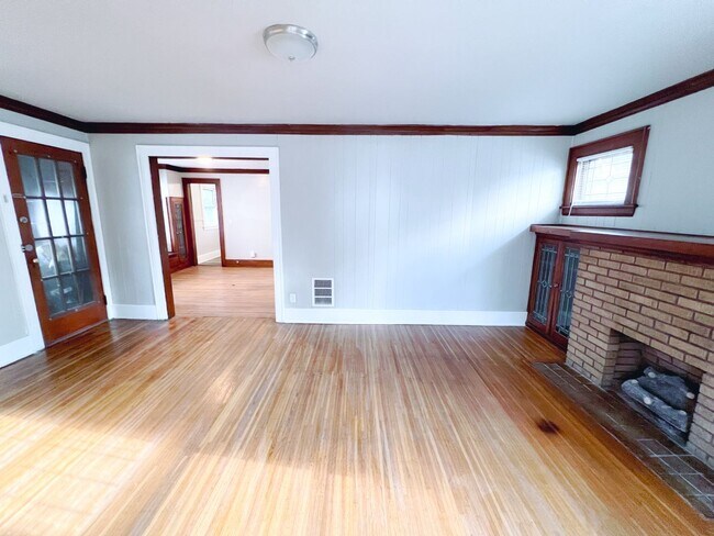 Building Photo - 25 Rosalind St