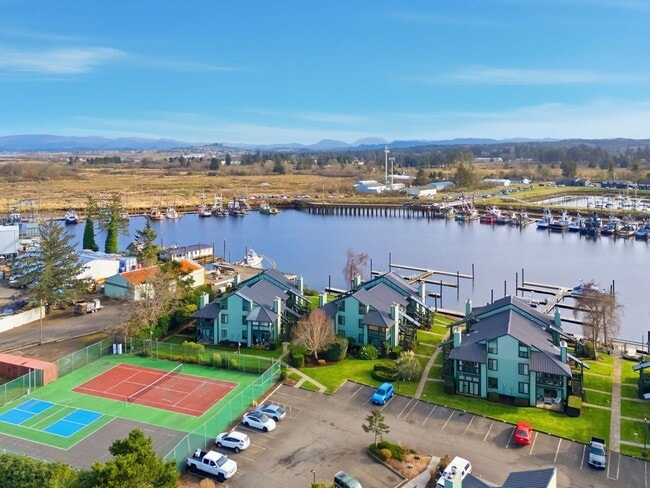 Building Photo - 336 NE Skipanon Dr