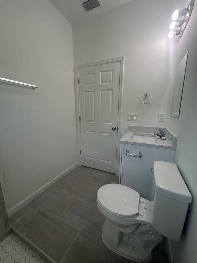 Building Photo - Brand-New Modern 2BR/2BA Home with Garage – Desirable Lake Placid Location