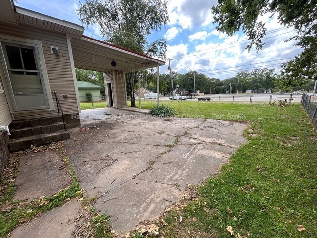 Building Photo - 811 N 41st St
