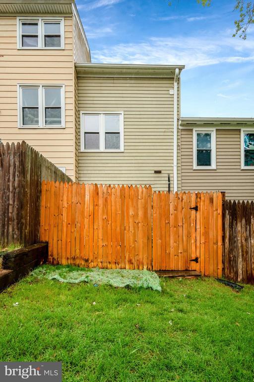 Building Photo - 13842 Beaujolais Ct