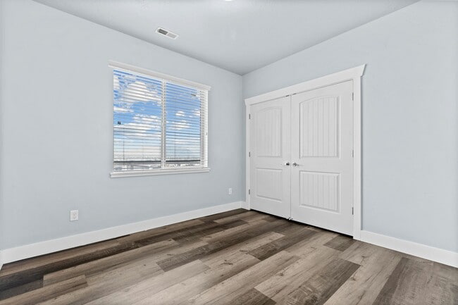 Building Photo - 2153 Springtime Dr