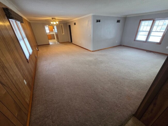 Building Photo - 2 bedroom house in Lohrville now available! $725