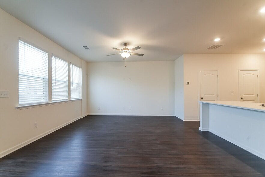 Building Photo - 410 Ruths Blvd