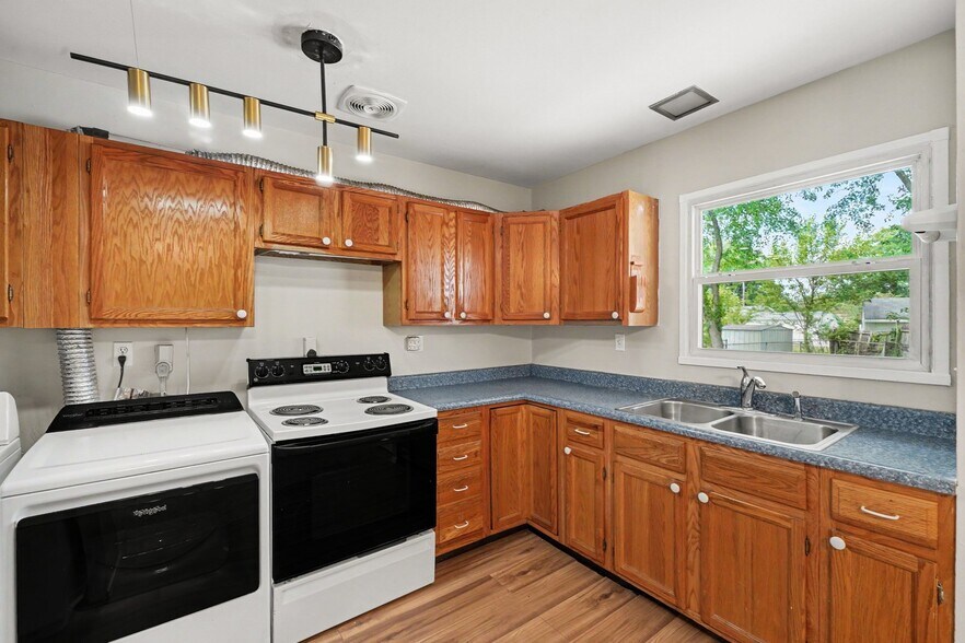 Building Photo - 8490 Smallwood Ln