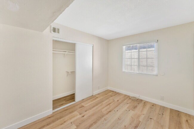 Building Photo - FULLY REMODELED UPSTAIRS CONDO | 3 BEDROOM | GRANITE COUNTERS | LAKE MEAD & JONES