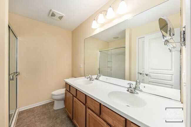 Building Photo - 651 Hawley Dr