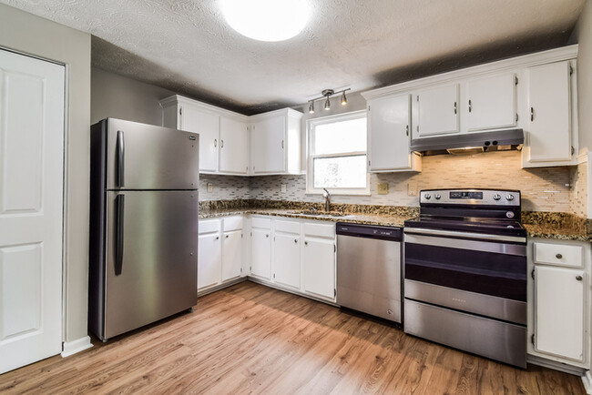 Building Photo - 3 Bedroom Atlanta Home