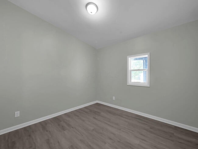 Building Photo - 452 Stella Ave