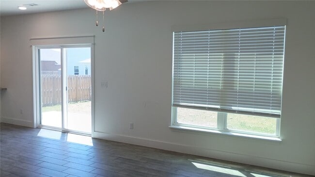 Building Photo - 2141 Bluebonnet Ln