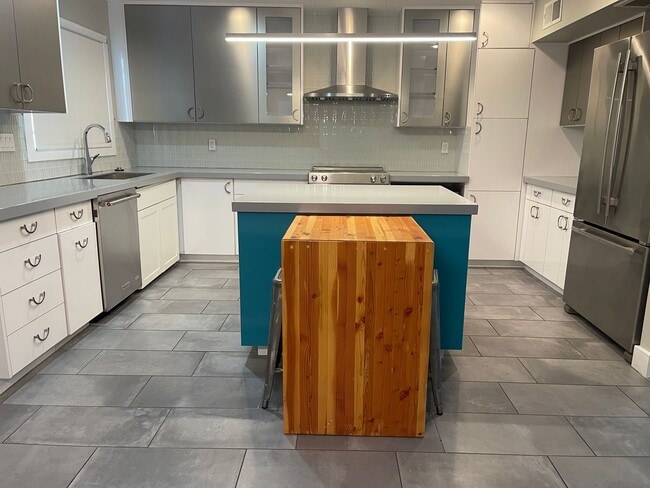 Building Photo - 2927 E Fairmount Ave