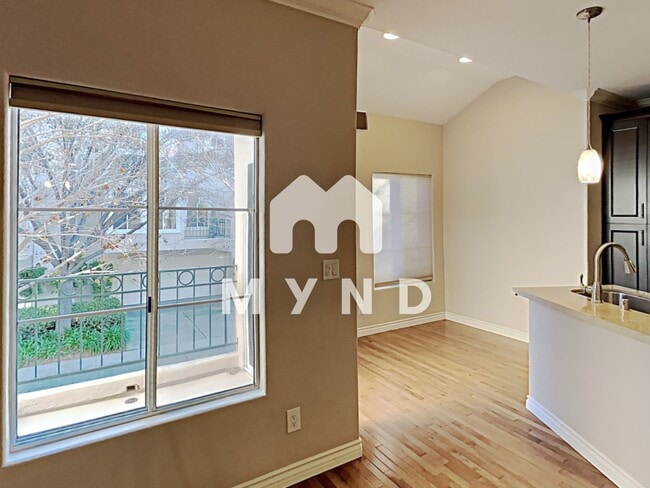Building Photo - 5117 Renaissance Ave Unit C