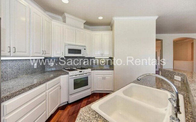 Building Photo - 3 br, 2.5 bath House - 567 Landis Circle