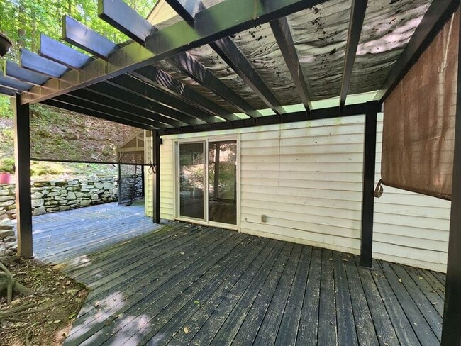 Building Photo - 7055 Riverside Dr