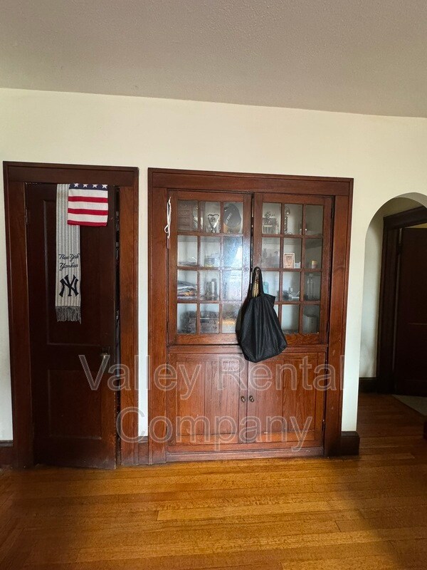 Building Photo - 329 Beech St