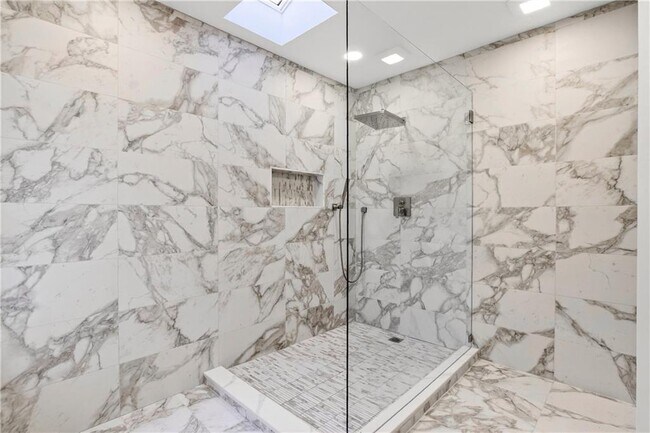 Building Photo - 2226 Melante Dr NE