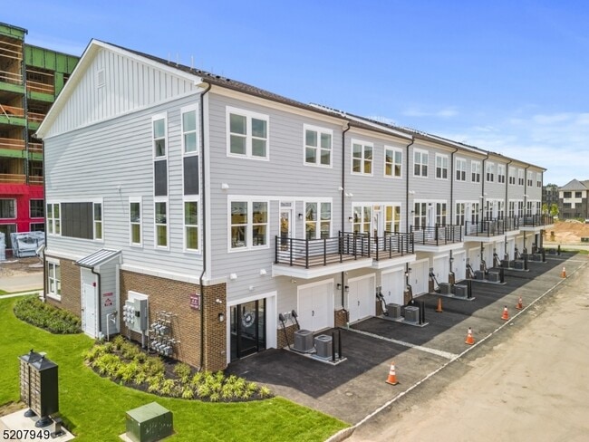 Building Photo - 8 Jessica Ln