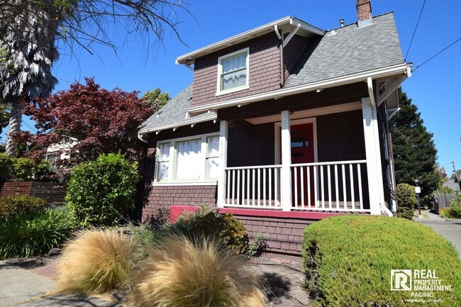 Building Photo - Cozy 3 Bedroom Near 4th Street - Ready to move in!
