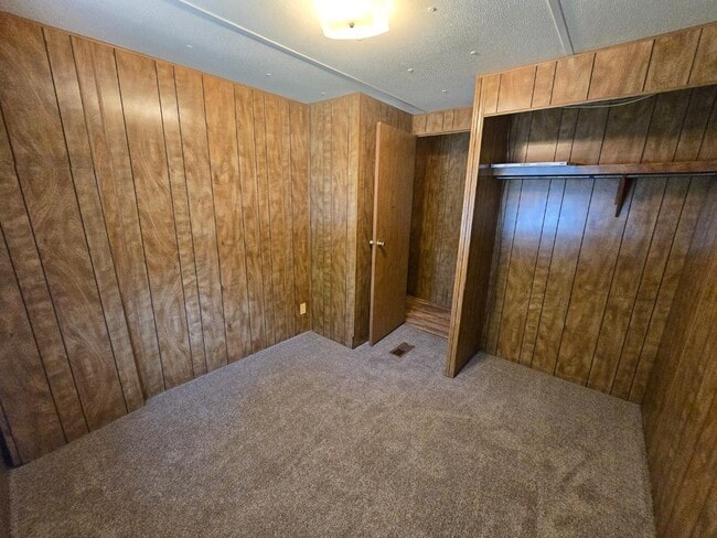 Building Photo - 825 E Ottley Ave