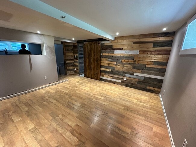 Building Photo - Large 4 bedroom 2 bath home