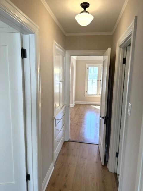 Building Photo - 2141 Beachwood Ter