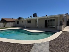 Building Photo - 1410 E Verlea Dr