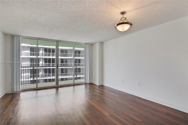 Building Photo - 1756 N Bayshore Dr