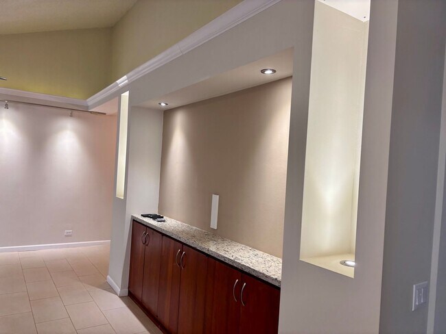Building Photo - 250 Kawaihae St