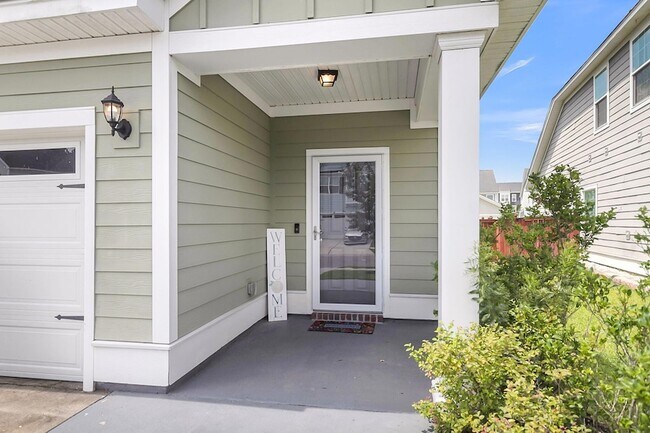 Building Photo - 534 Alderly Dr