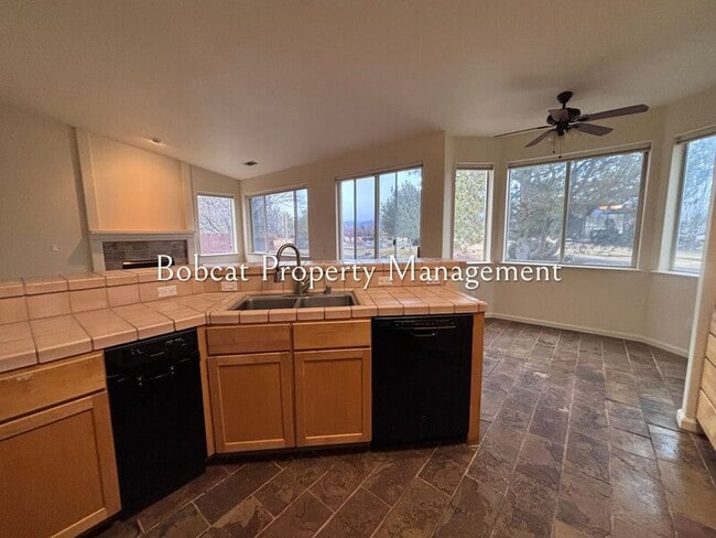 Building Photo - 1054 Camellia Ct