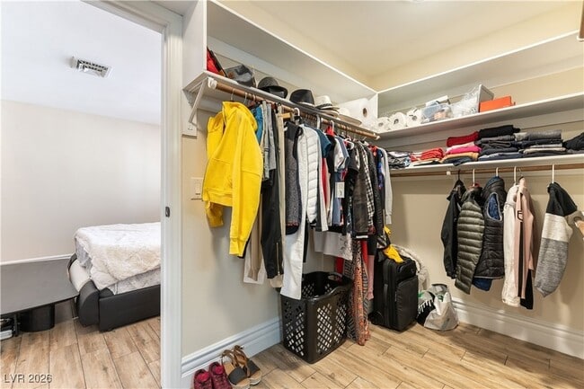 Building Photo - 2845 Queens Courtyard Dr