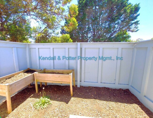 Building Photo - Quiet Setting 2BR 1BA in Soquel Knolls