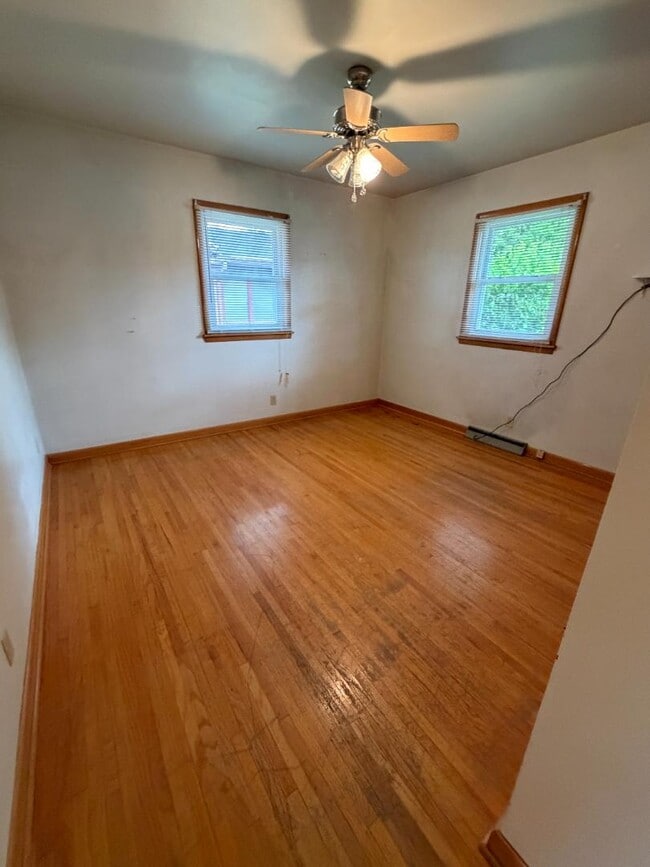 Building Photo - 2201 E Eichel Ave