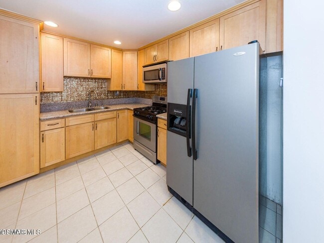 Building Photo - 31550 Agoura Rd
