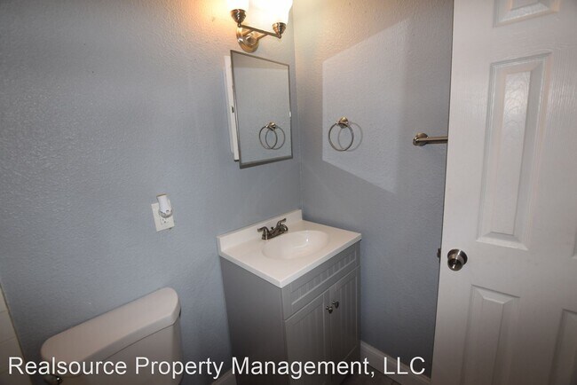 Building Photo - 2 br, 1 bath House - 4943 Pine Hills Road