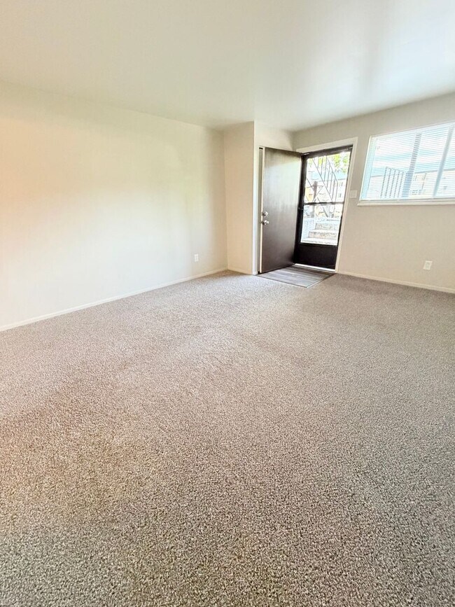 Building Photo - 1805 Eagle View Dr