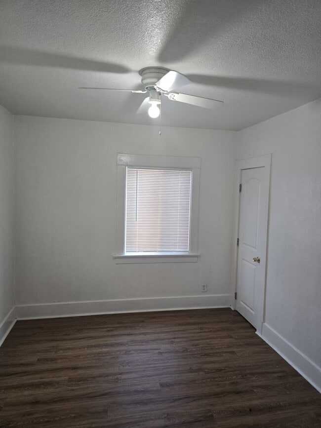 Building Photo - Rental in Long Beach