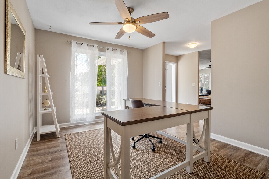 Building Photo - 1653 Pepperwood Dr