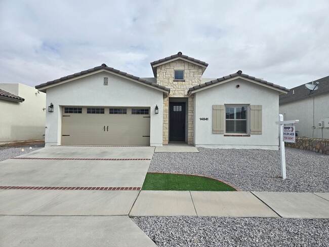Building Photo - LUXURIOUS EASTSIDE HOME FOR RENT